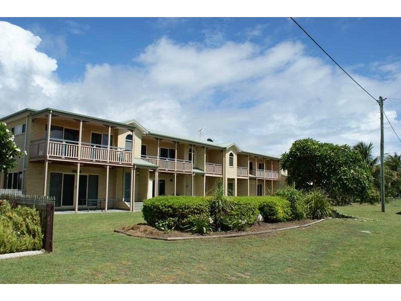 2/43 Owen Jenkins Drive, Sarina Beach QLD 4737