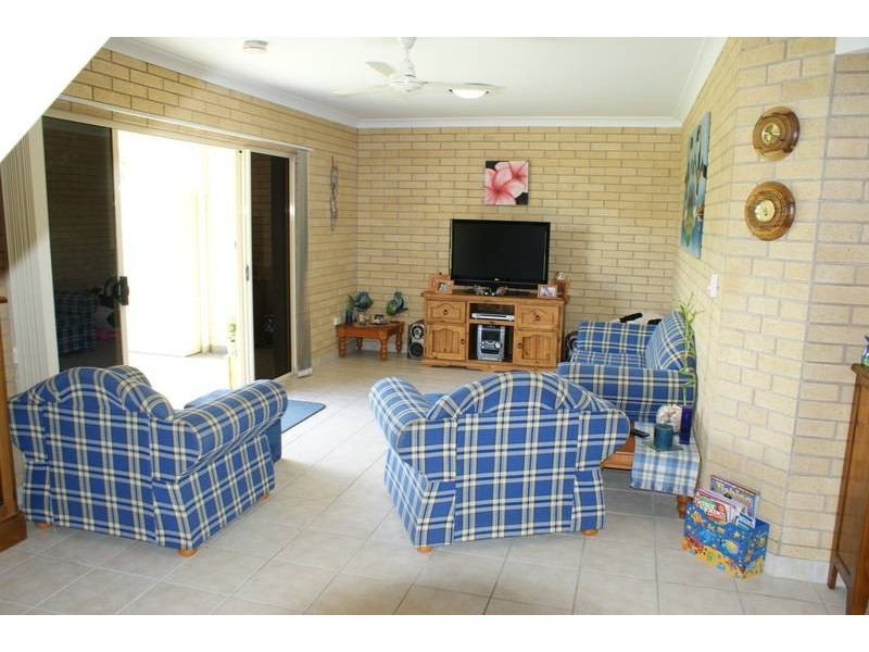 2/43 Owen Jenkins Drive, Sarina Beach QLD 4737