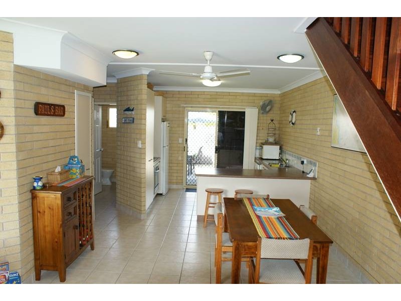 2/43 Owen Jenkins Drive, Sarina Beach QLD 4737