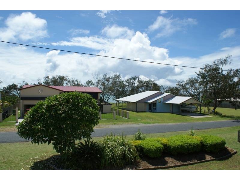 2/43 Owen Jenkins Drive, Sarina Beach QLD 4737