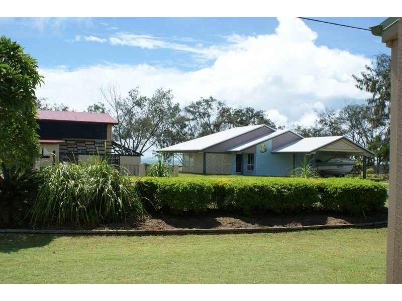 2/43 Owen Jenkins Drive, Sarina Beach QLD 4737