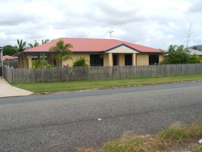 1 Brownsey Court, Sarina QLD 4737