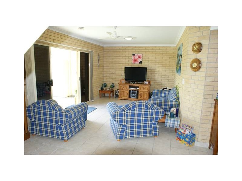 2/43 Owen Jenkins Drive, Sarina Beach QLD 4737