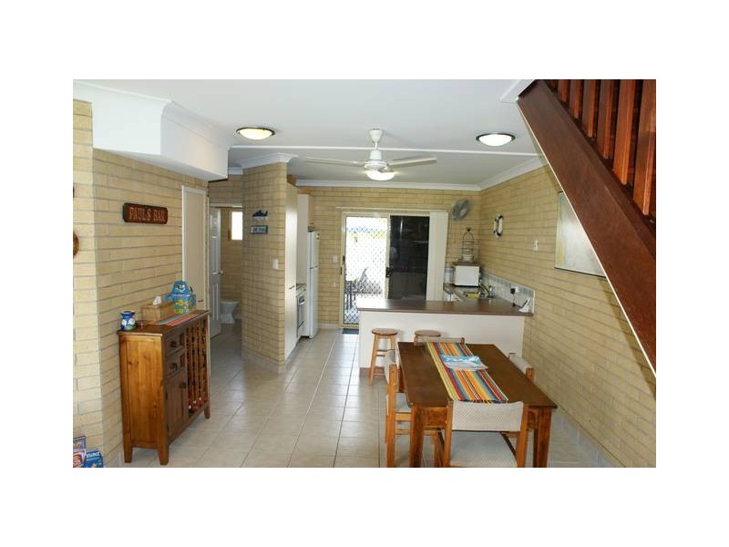 2/43 Owen Jenkins Drive, Sarina Beach QLD 4737