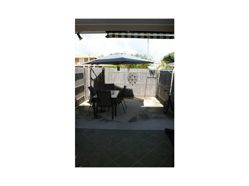 2/43 Owen Jenkins Drive, Sarina Beach QLD 4737