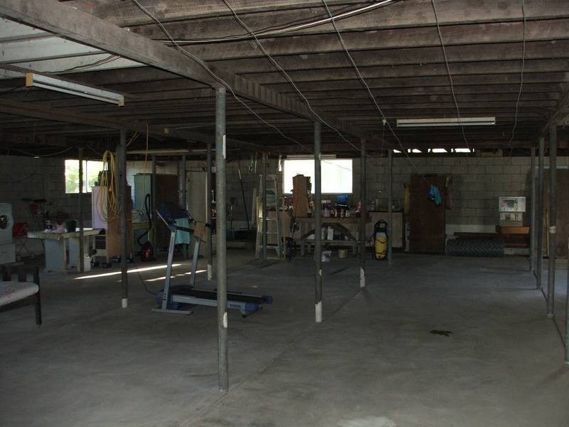 9 Leslie Street, Sarina QLD 4737