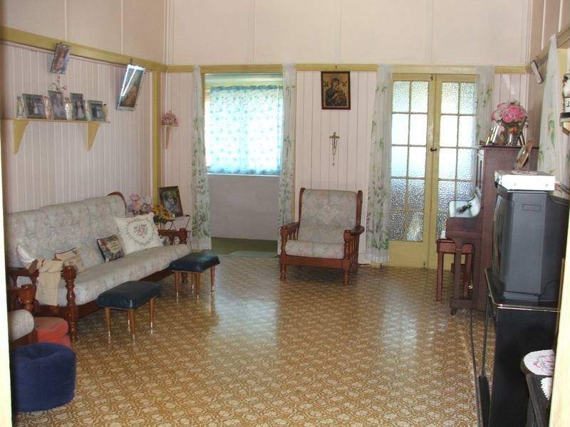 9 Leslie Street, Sarina QLD 4737