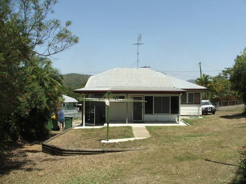 2 Hill Street, Sarina QLD 4737