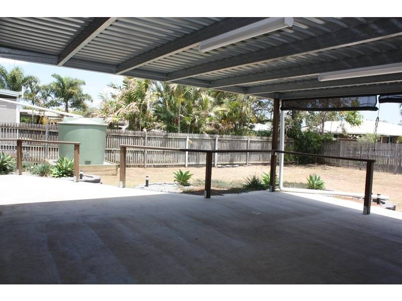 9 Davey Street, Glenella QLD 4740