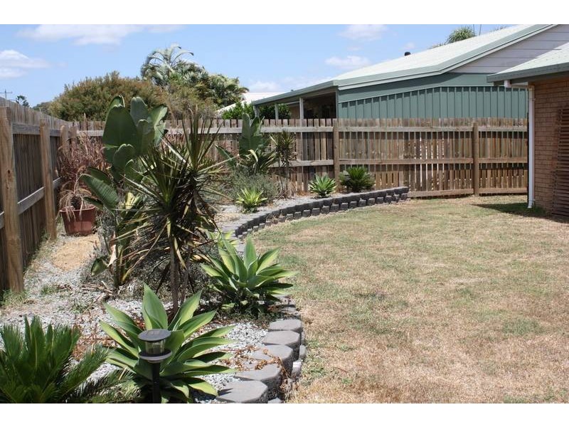 9 Davey Street, Glenella QLD 4740