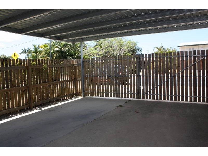 9 Davey Street, Glenella QLD 4740