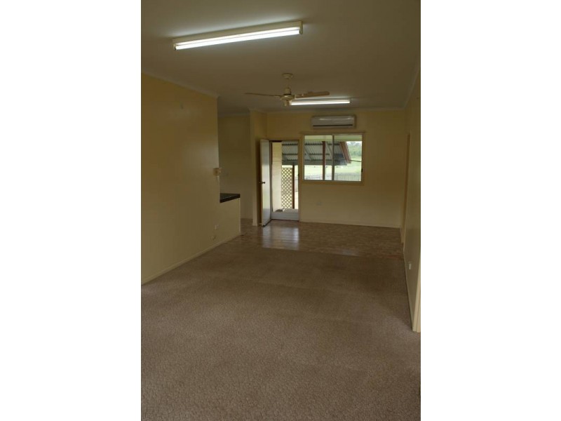 10 Hoey Street, Sarina QLD 4737