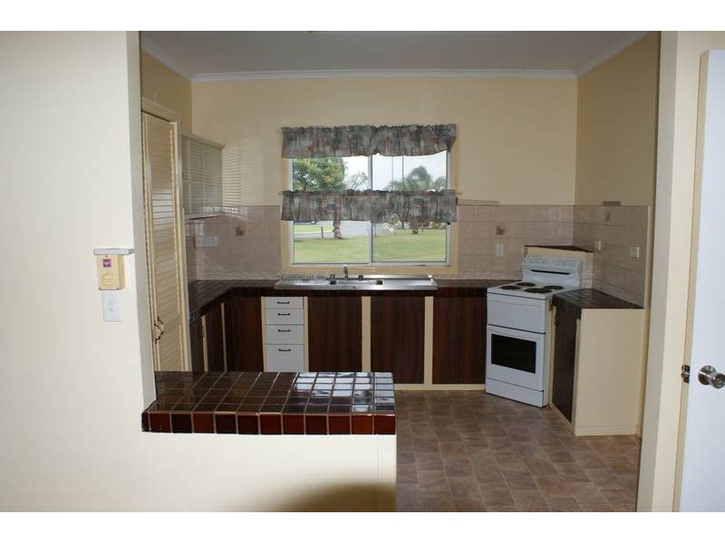10 Hoey Street, Sarina QLD 4737