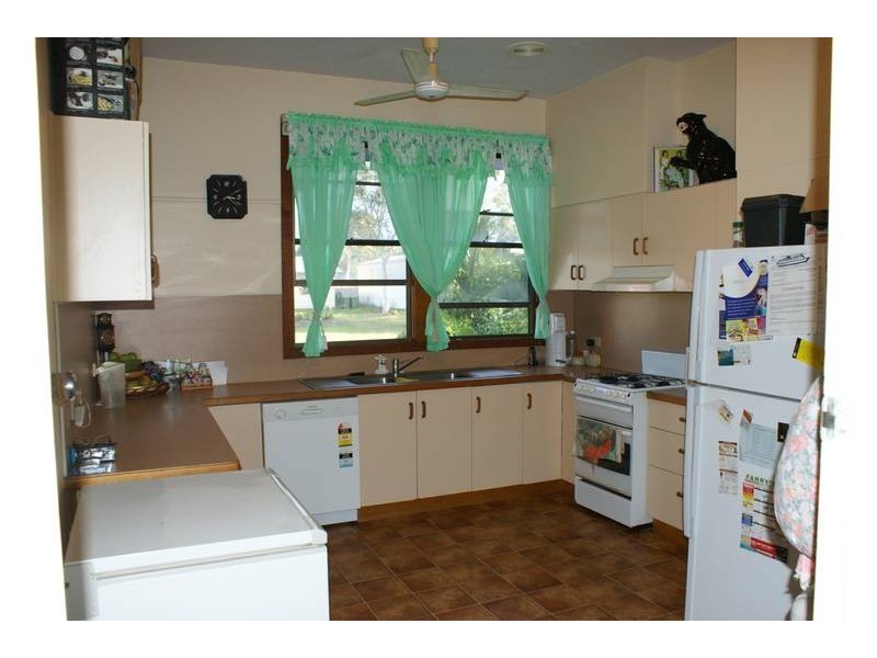 6 Morris Street, Sarina QLD 4737