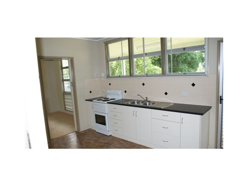 16 Atherton Street, Sarina QLD 4737