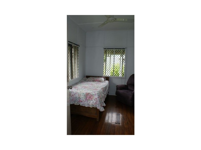 32 Beach Road, Sarina QLD 4737