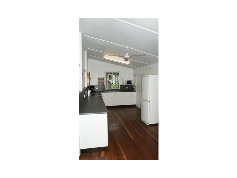 32 Beach Road, Sarina QLD 4737