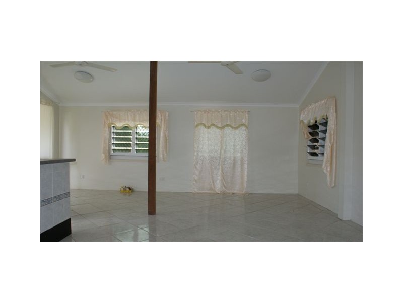 9 Kinnaird Street, St Lawrence QLD 4707