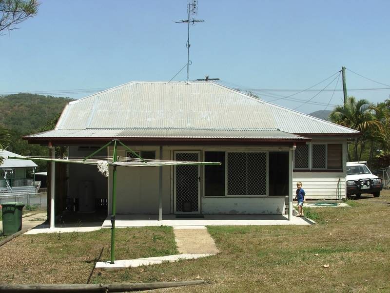 2 Hill Street, Sarina QLD 4737