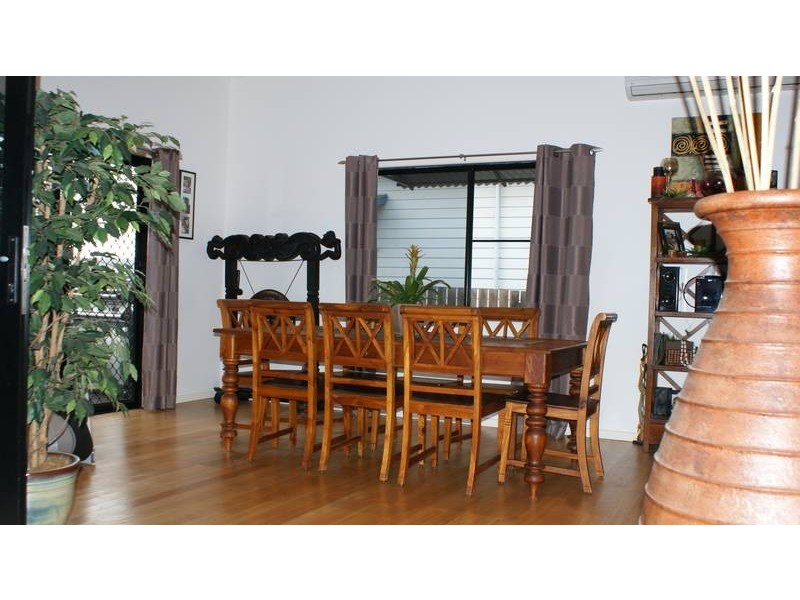 8 Holmes Avenue, Sarina QLD 4737