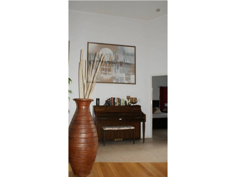 8 Holmes Avenue, Sarina QLD 4737