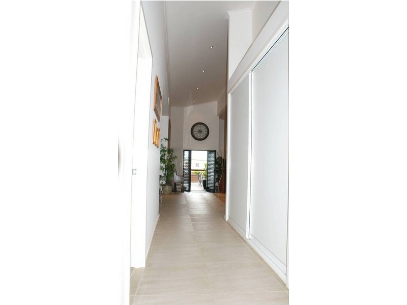 8 Holmes Avenue, Sarina QLD 4737