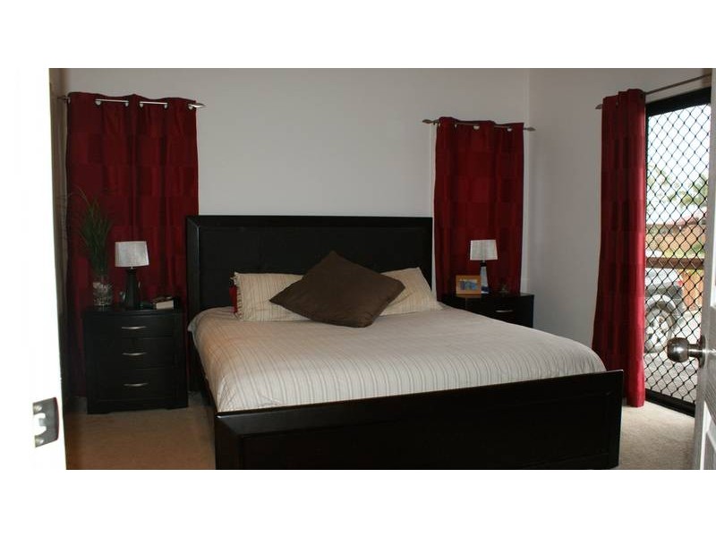 8 Holmes Avenue, Sarina QLD 4737