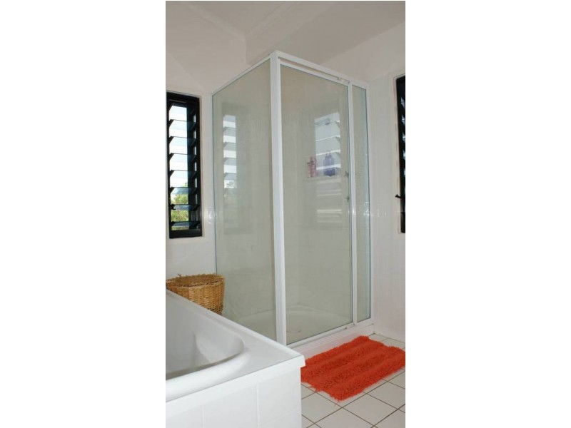 8 Holmes Avenue, Sarina QLD 4737