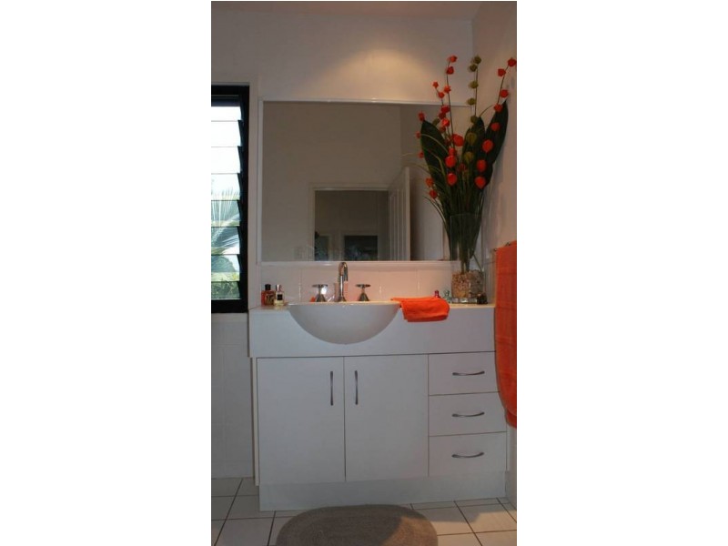 8 Holmes Avenue, Sarina QLD 4737