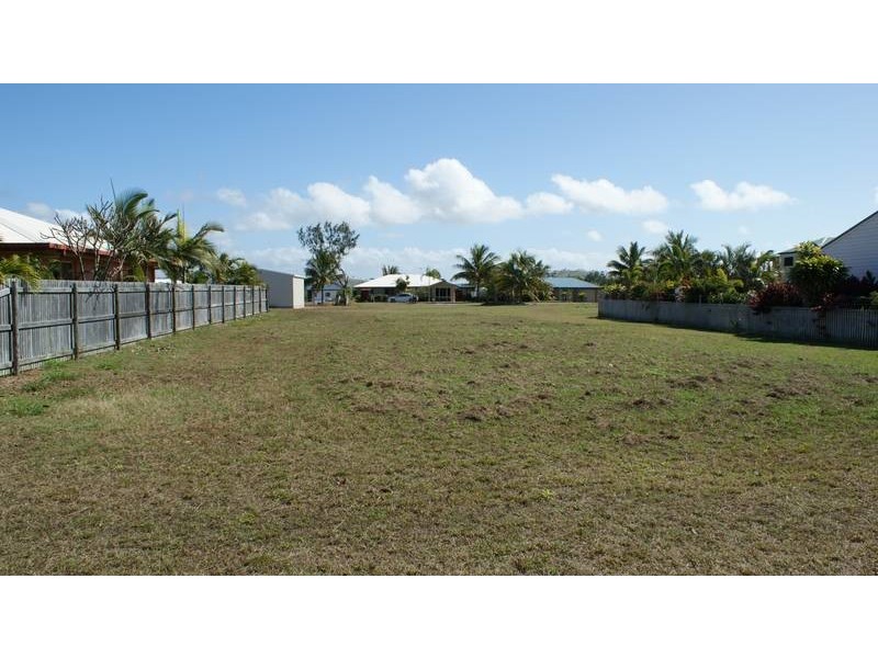102 Rasmussen Avenue, Salonika Beach QLD 4740