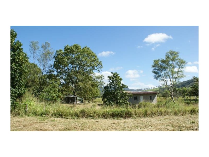 18 Walshs Road, Sarina QLD 4737