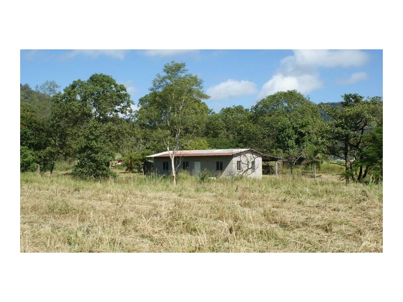 18 Walshs Road, Sarina QLD 4737