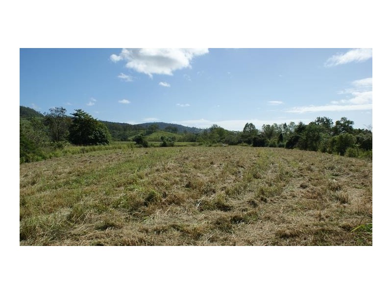 18 Walshs Road, Sarina QLD 4737