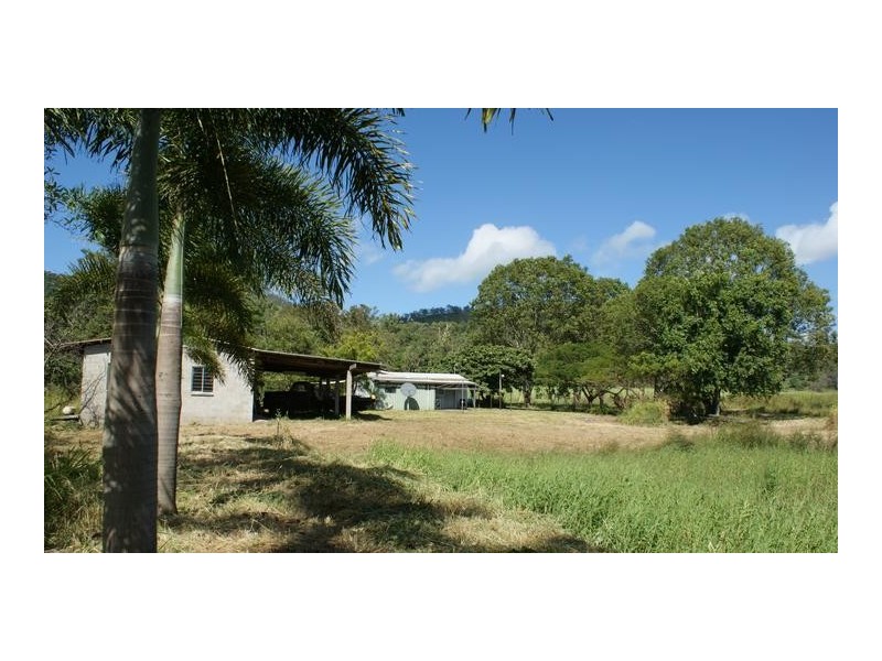 18 Walshs Road, Sarina QLD 4737