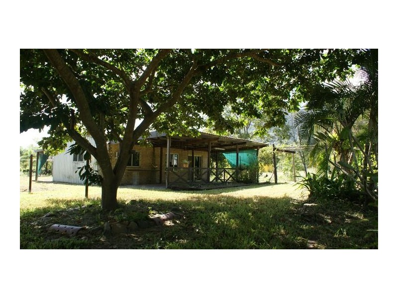 18 Walshs Road, Sarina QLD 4737