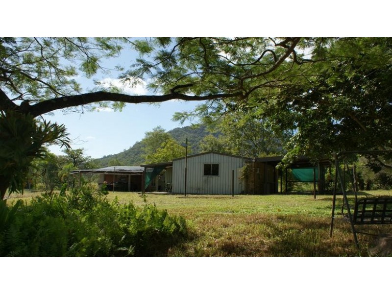 18 Walshs Road, Sarina QLD 4737