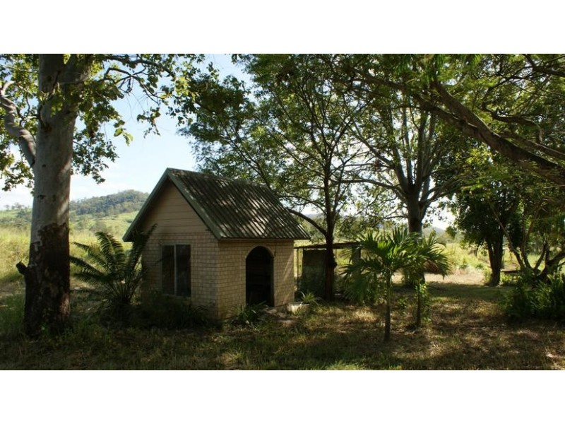18 Walshs Road, Sarina QLD 4737