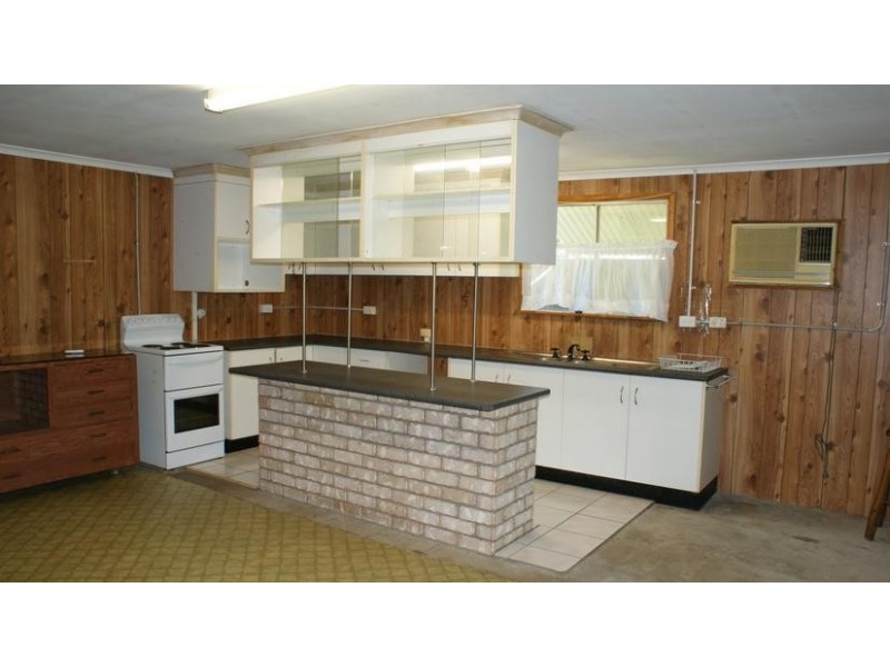 18 Walshs Road, Sarina QLD 4737