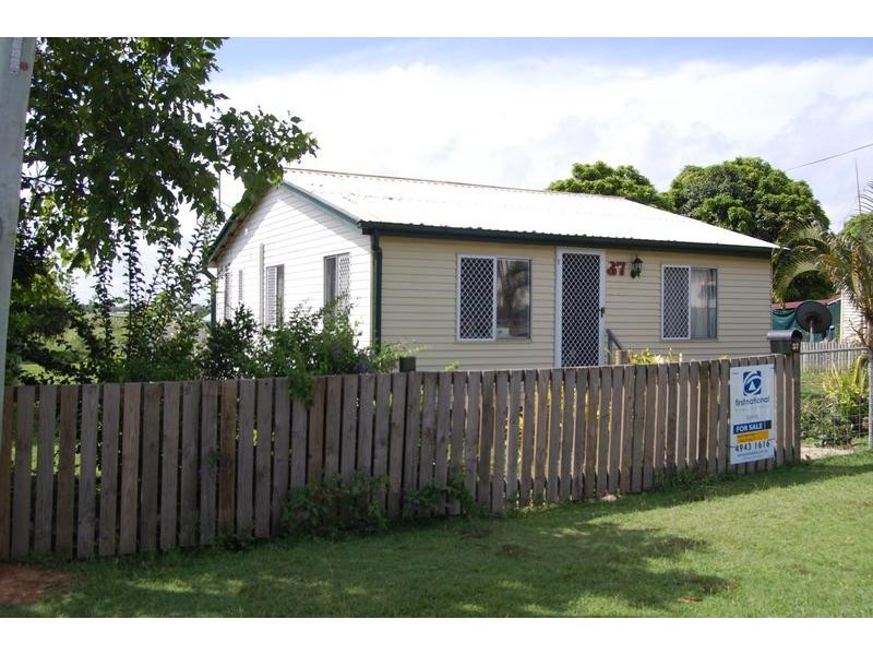 37 Beach Road, Sarina QLD 4737