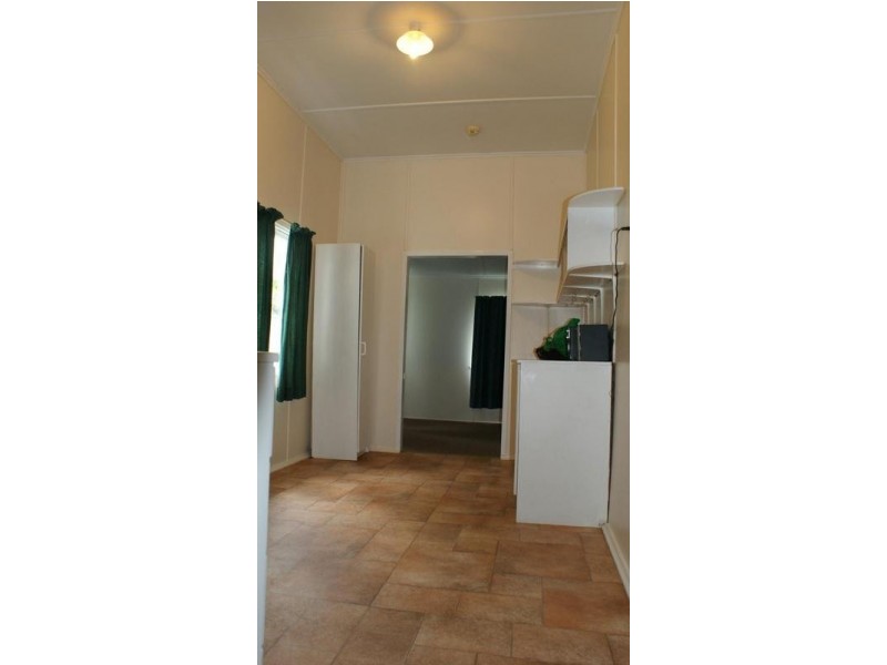 75 Beach Road, Sarina QLD 4737