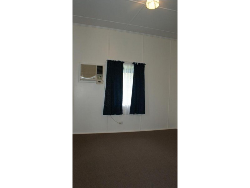 75 Beach Road, Sarina QLD 4737