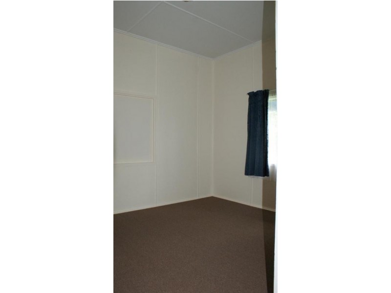 75 Beach Road, Sarina QLD 4737