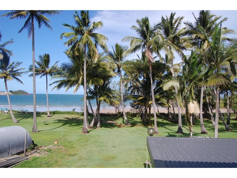 27 McCarthy Street, Salonika Beach QLD 4740