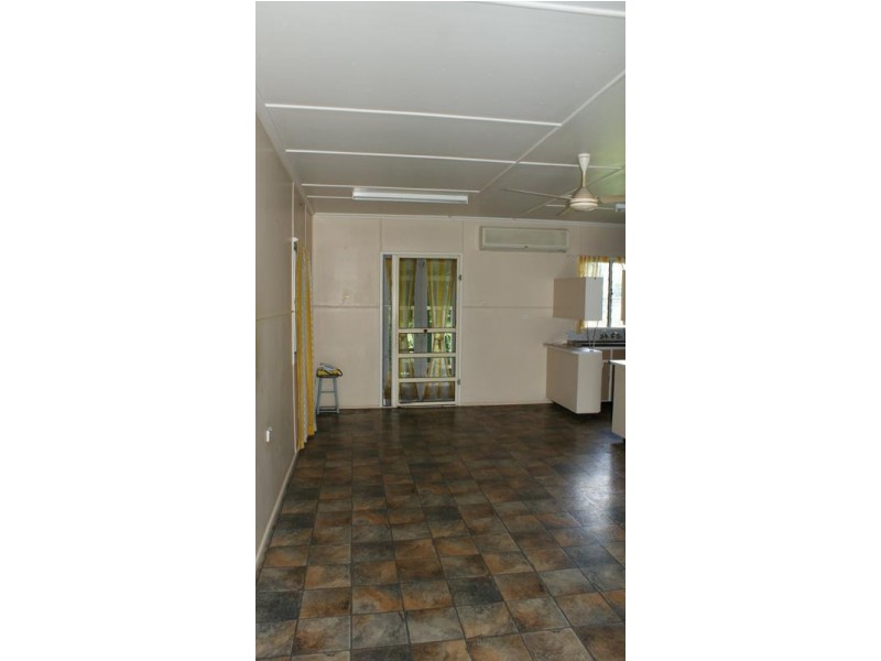 8 Place Avenue, Sarina QLD 4737