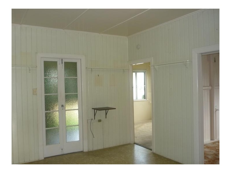 4 Beach Road, Sarina QLD 4737