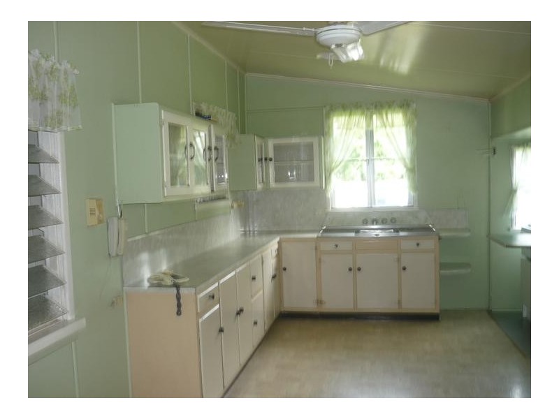 4 Beach Road, Sarina QLD 4737