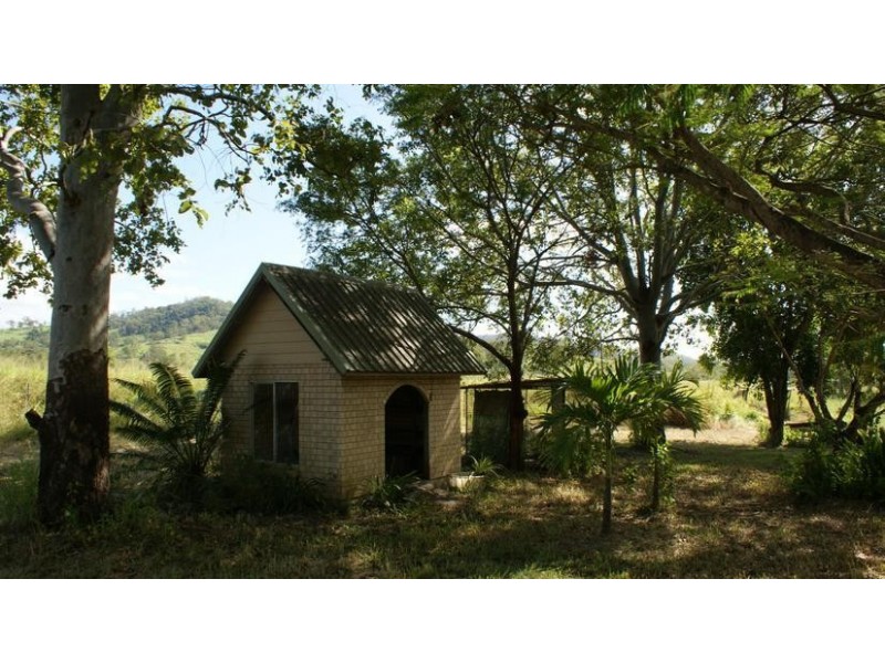 18 Walsh Road, Sarina QLD 4737