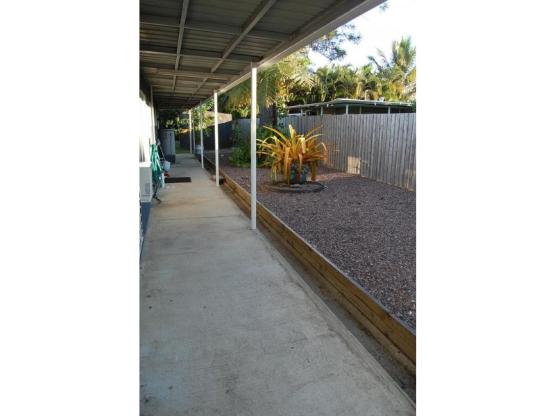 1 Crescent Street, Armstrong Beach QLD 4737