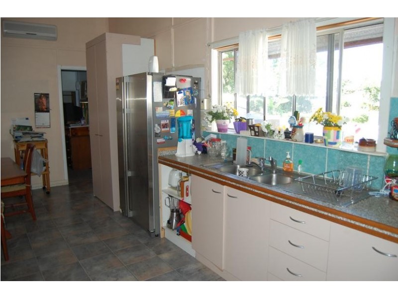 17 West Street, Sarina QLD 4737