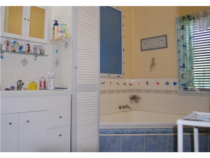 17 West Street, Sarina QLD 4737